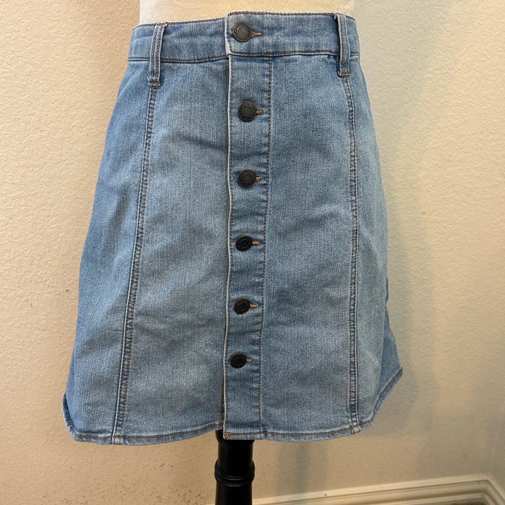 Women’s Mossimo Supply Co. Blue Button-Front A-Line Skirt denim Jean size 10